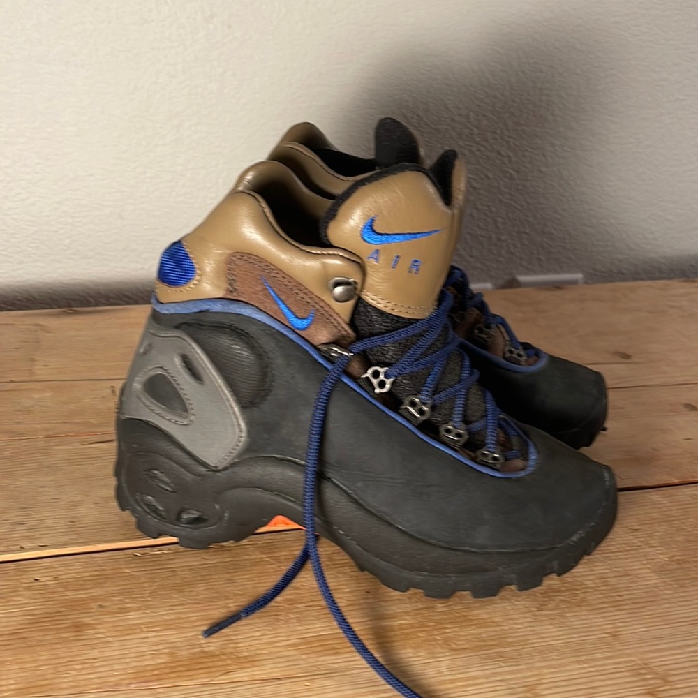 RARE - VINTAGE ACG BOOTS